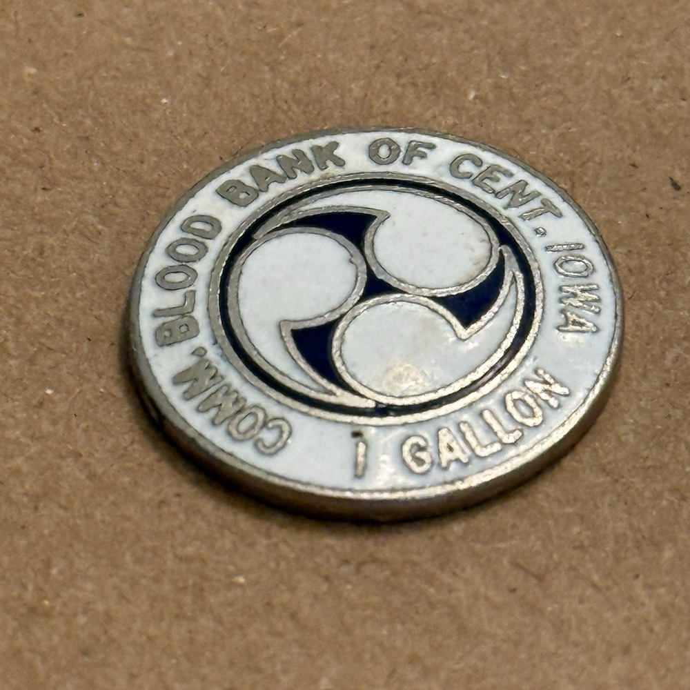 Community Blood Bank Of Central Iowa 1 One Gallon White Lapel Pin VTG